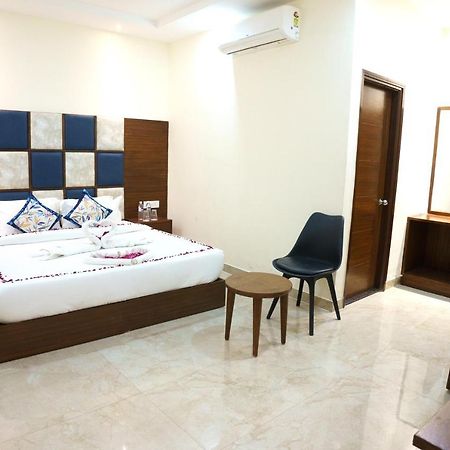 Hotel Vihaan Residency Zirakpur Bagian luar foto
