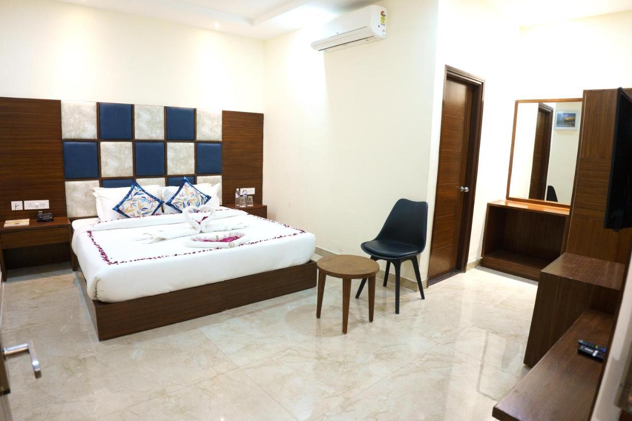 Hotel Vihaan Residency Zirakpur Bagian luar foto
