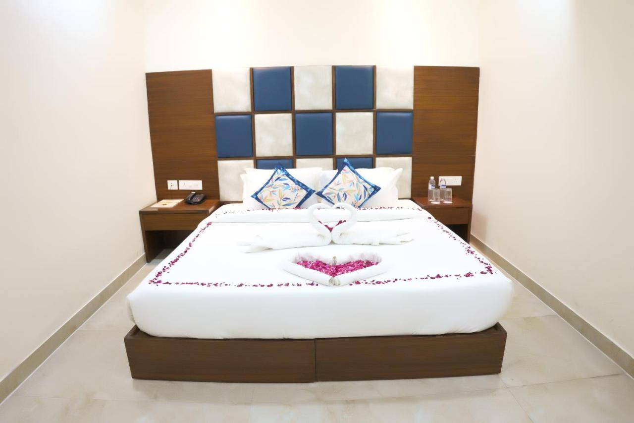 Hotel Vihaan Residency Zirakpur Bagian luar foto