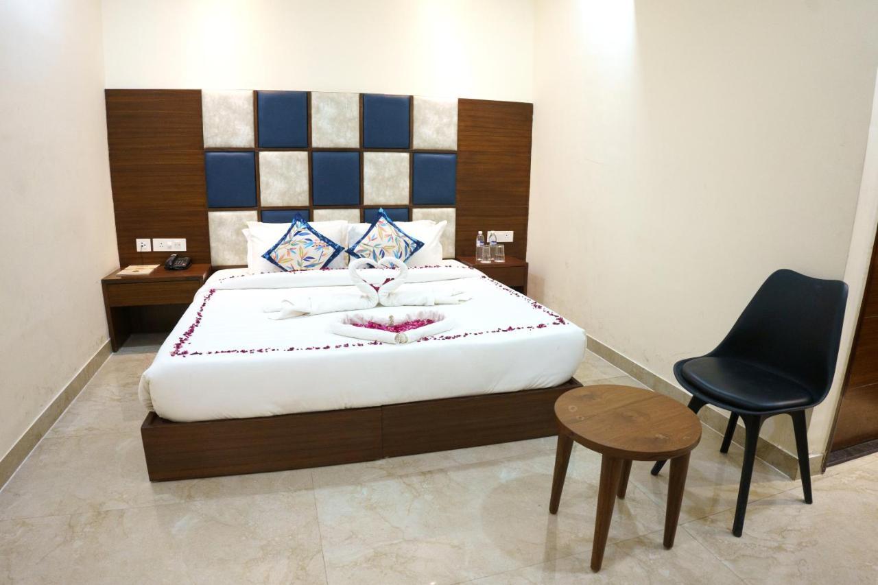 Hotel Vihaan Residency Zirakpur Bagian luar foto