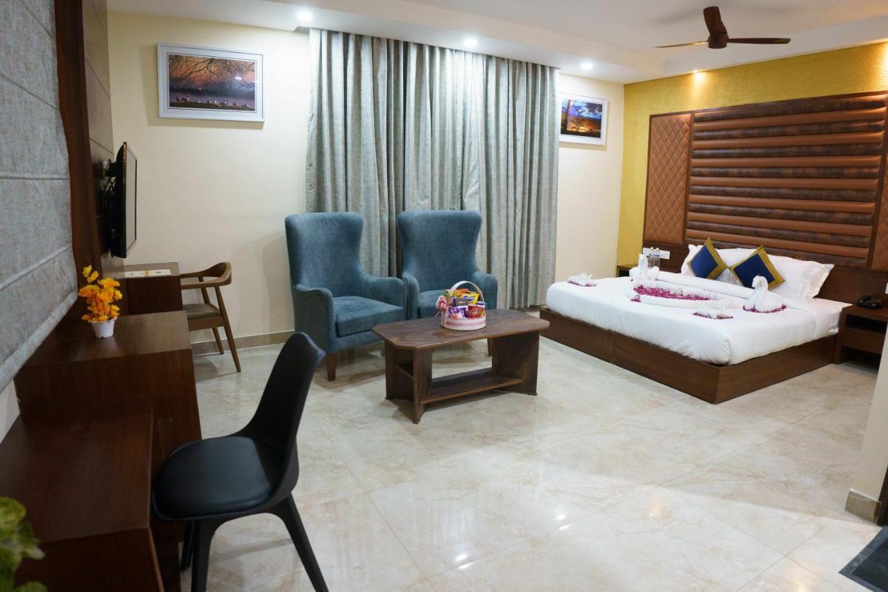 Hotel Vihaan Residency Zirakpur Bagian luar foto