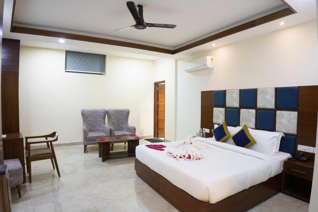 Hotel Vihaan Residency Zirakpur Bagian luar foto