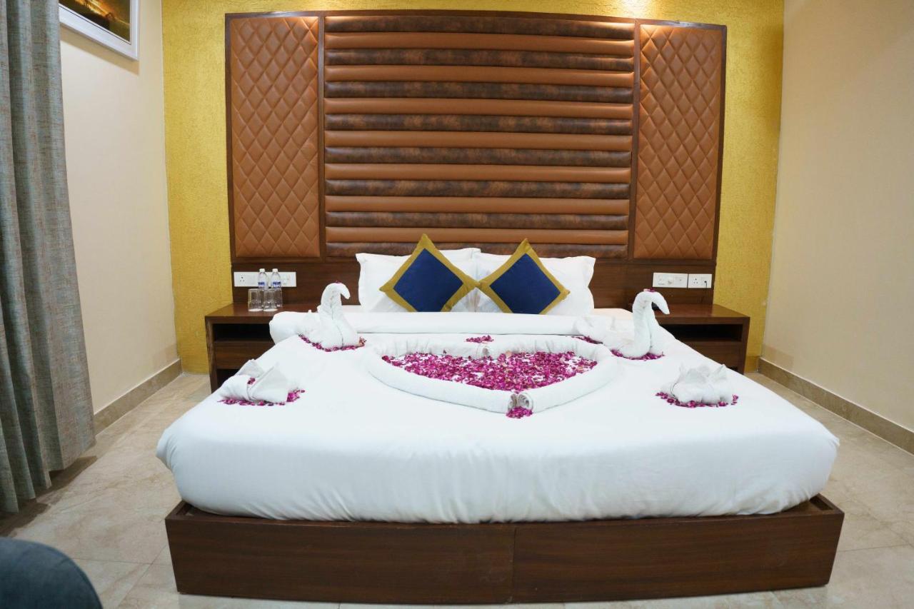 Hotel Vihaan Residency Zirakpur Bagian luar foto